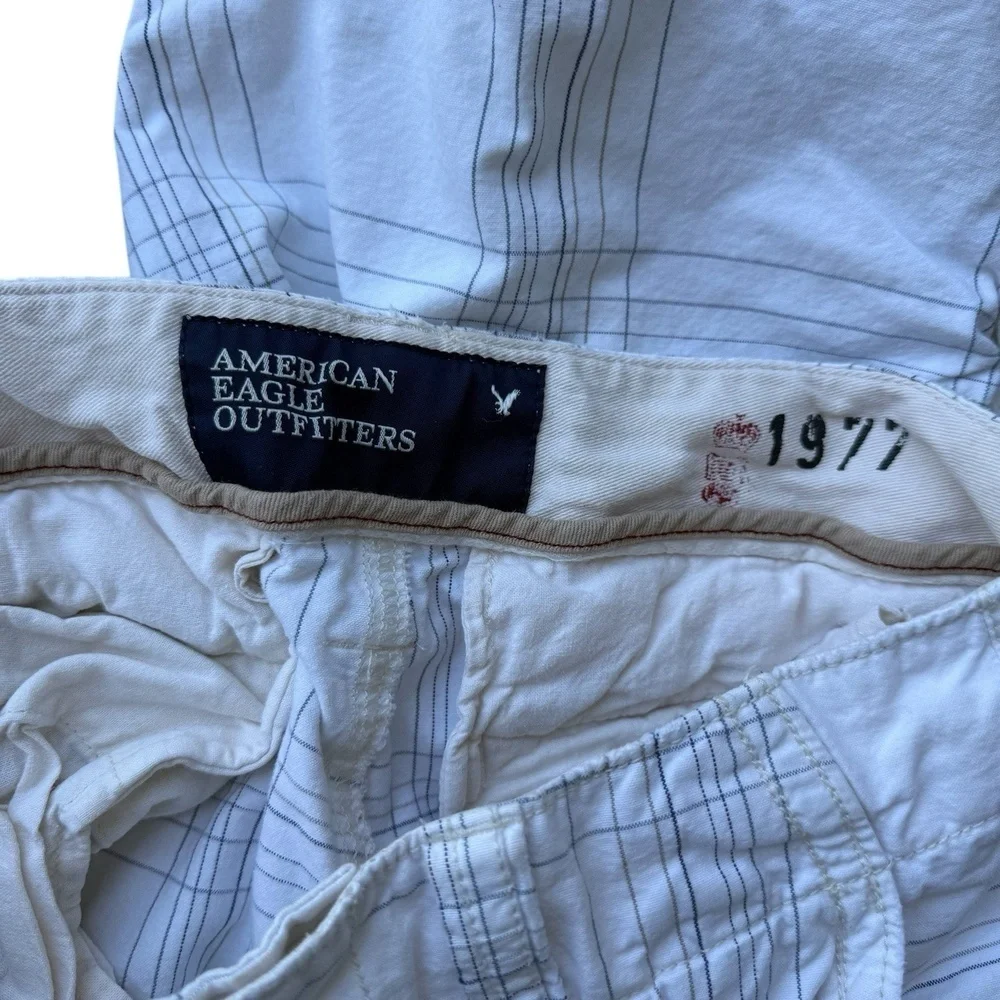 AMERICAN EAGLE OUTFITTERS Plaid Cargo Shorts Mens 28 Off White Multiple Pockets